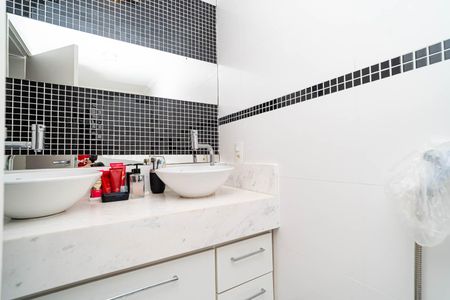 Apartamento à venda com 116m², 3 quartos e 2 vagasBanheiro da Suíte 1