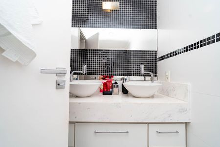 Apartamento à venda com 116m², 3 quartos e 2 vagasBanheiro da Suíte 1