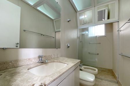 Apartamento à venda com 142m², 4 quartos e 2 vagasBanheiro da Suíte 1