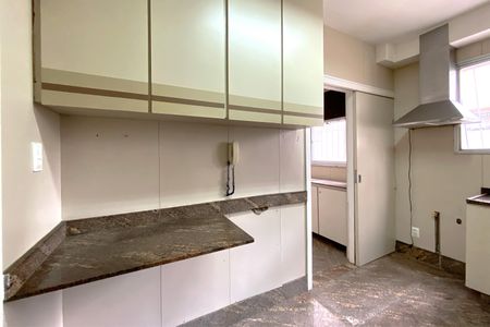 Apartamento à venda com 142m², 4 quartos e 2 vagasCozinha