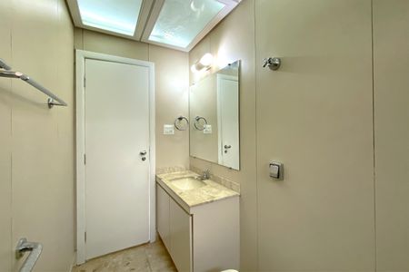 Apartamento à venda com 142m², 4 quartos e 2 vagasBanheiro da Suíte 1