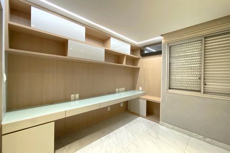 Apartamento à venda com 142m², 4 quartos e 2 vagasQuarto 4