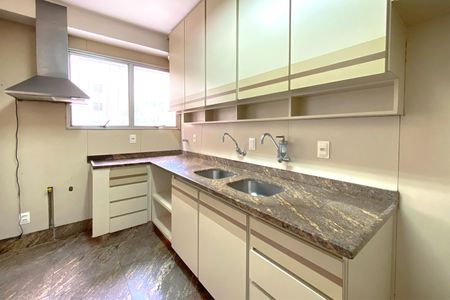 Apartamento à venda com 142m², 4 quartos e 2 vagasCozinha