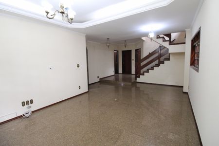 Casa para alugar com 196m², 4 quartos e 4 vagasSala