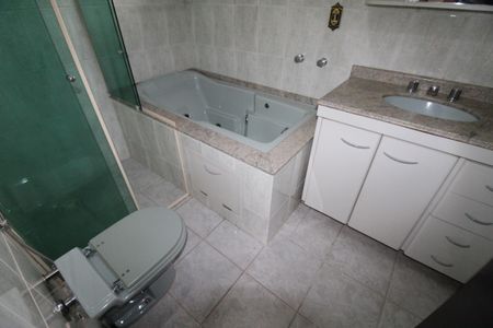 Casa para alugar com 196m², 4 quartos e 4 vagasBanheiro da Suíte 1