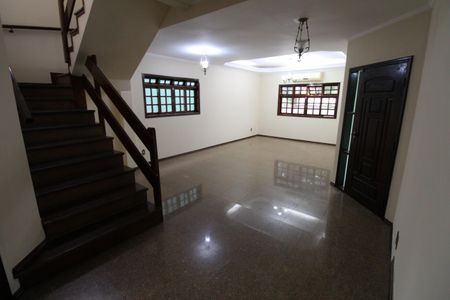 Casa para alugar com 196m², 4 quartos e 4 vagasSala