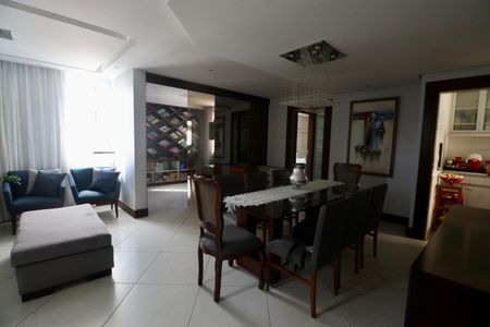 Apartamento para alugar com 167m², 4 quartos e 2 vagas Apartamento para alugar com 167m², 4 quartos e 2 vagasSala