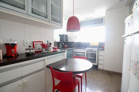 Apartamento para alugar com 167m², 4 quartos e 2 vagas Apartamento para alugar com 167m², 4 quartos e 2 vagasCozinha
