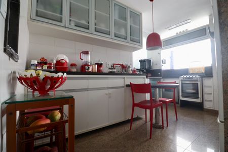 Apartamento para alugar com 167m², 4 quartos e 2 vagas Apartamento para alugar com 167m², 4 quartos e 2 vagasCozinha