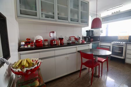Apartamento para alugar com 167m², 4 quartos e 2 vagas Apartamento para alugar com 167m², 4 quartos e 2 vagasCozinha