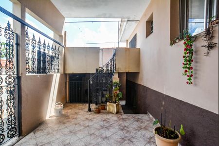 Quintal de casa à venda com 4 quartos, 140m² em Parque Novo Oratório, Santo André