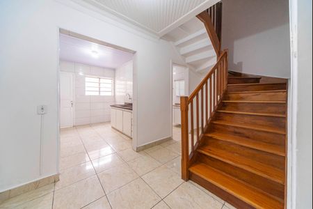 Casa à venda com 116m², 2 quartos e 1 vaga Casa à venda com 116m², 2 quartos e 1 vagaHall da Escada