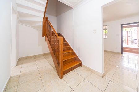 Casa à venda com 116m², 2 quartos e 1 vaga Casa à venda com 116m², 2 quartos e 1 vagaHall da Escada