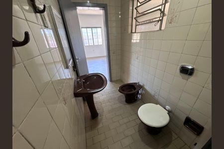 Casa para alugar com 300m², 4 quartos e 2 vagasBanheiro 1