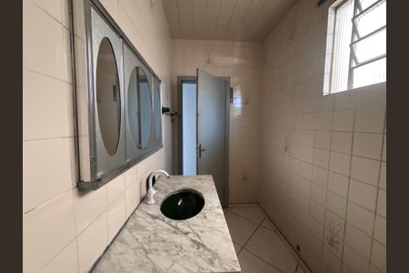 Casa para alugar com 300m², 4 quartos e 2 vagasBanheiro 2