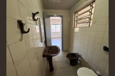 Casa para alugar com 300m², 4 quartos e 2 vagasBanheiro 1