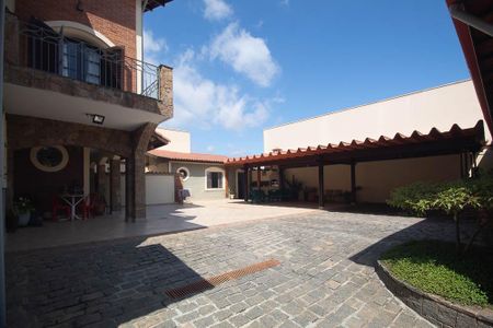 Casa à venda com 329m², 4 quartos e 6 vagasChurrasqueira / Quintal