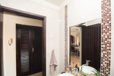 Casa à venda com 329m², 4 quartos e 6 vagasBanheiro 3 