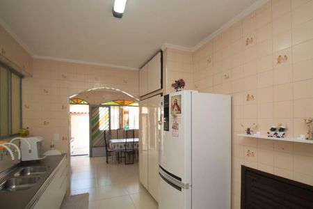 Casa à venda com 329m², 4 quartos e 6 vagasCozinha / Copa 