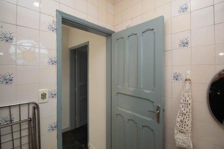 Casa à venda com 329m², 4 quartos e 6 vagasBanheiro 5 