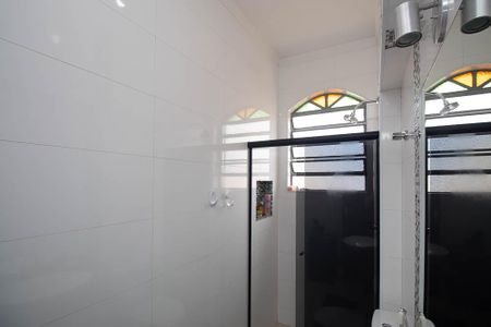 Casa à venda com 329m², 4 quartos e 6 vagasBanheiro da Suíte 2