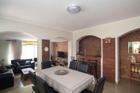 Casa à venda com 329m², 4 quartos e 6 vagasSala de Jantar