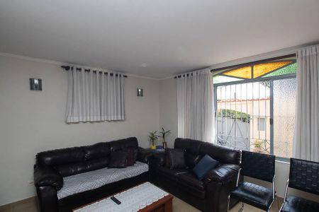 Casa à venda com 329m², 4 quartos e 6 vagasSala