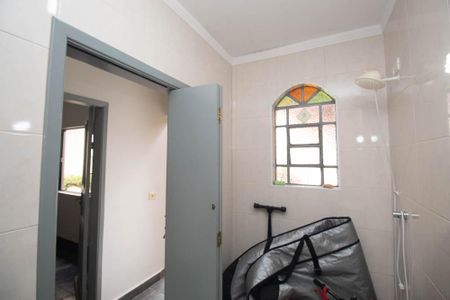 Casa à venda com 329m², 4 quartos e 6 vagasBanheiro 4 