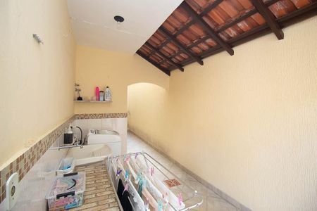 Casa à venda com 329m², 4 quartos e 6 vagasÁrea de Serviço