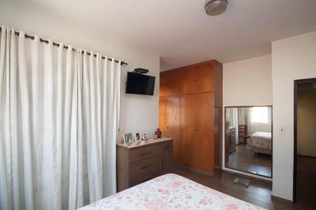 Casa à venda com 329m², 4 quartos e 6 vagasSuíte 1