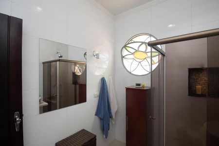 Casa à venda com 329m², 4 quartos e 6 vagasBanheiro da Suíte 1