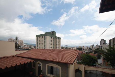 Casa à venda com 329m², 4 quartos e 6 vagasVista 