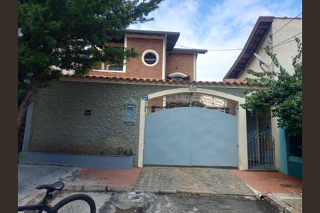 Casa à venda com 329m², 4 quartos e 6 vagasFachada 