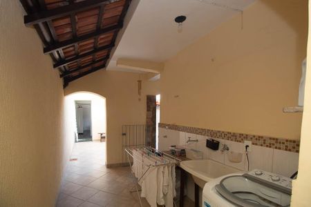 Casa à venda com 329m², 4 quartos e 6 vagasÁrea de Serviço