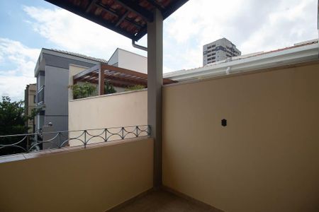 Casa à venda com 329m², 4 quartos e 6 vagasVaranda 