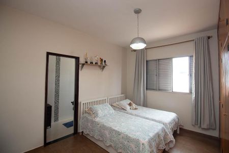 Casa à venda com 329m², 4 quartos e 6 vagasSuíte 2