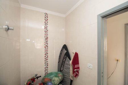 Casa à venda com 329m², 4 quartos e 6 vagasBanheiro 4 