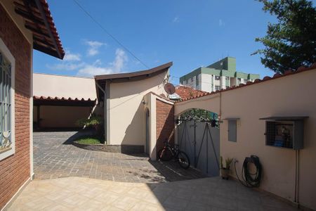 Casa à venda com 329m², 4 quartos e 6 vagasChurrasqueira / Quintal / Garagem