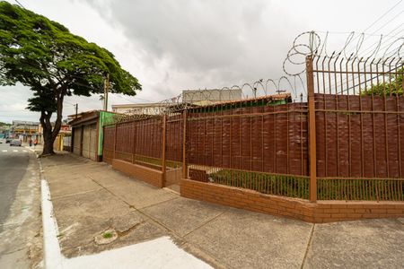 Casa para alugar com 280m², 2 quartos e 3 vagas Casa para alugar com 280m², 2 quartos e 3 vagasFachada