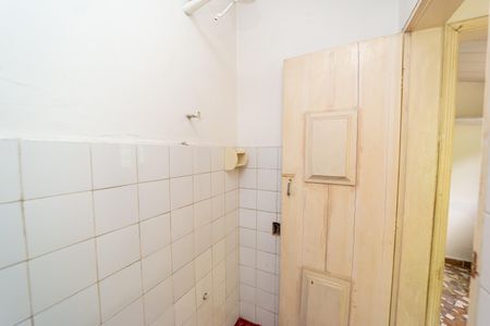 Casa para alugar com 280m², 2 quartos e 3 vagas Casa para alugar com 280m², 2 quartos e 3 vagasbanheiro da Edícula