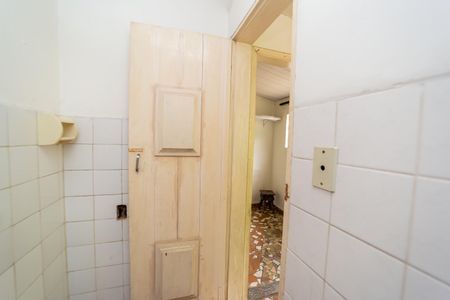 Casa para alugar com 280m², 2 quartos e 3 vagas Casa para alugar com 280m², 2 quartos e 3 vagasbanheiro da Edícula