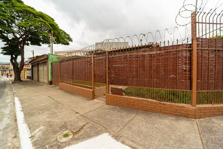 Casa para alugar com 280m², 2 quartos e 3 vagas Casa para alugar com 280m², 2 quartos e 3 vagasFachada