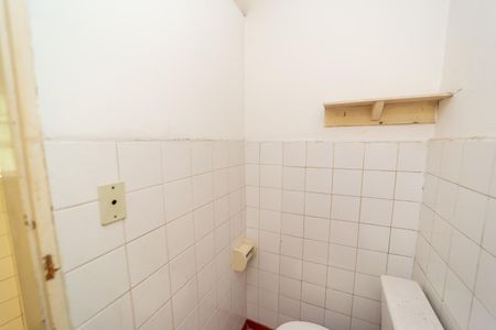 Casa para alugar com 280m², 2 quartos e 3 vagas Casa para alugar com 280m², 2 quartos e 3 vagasbanheiro da Edícula