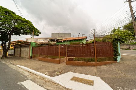 Casa para alugar com 280m², 2 quartos e 3 vagas Casa para alugar com 280m², 2 quartos e 3 vagasFachada