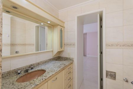 Apartamento à venda com 121m², 3 quartos e 1 vagaBanheiro da Suíte