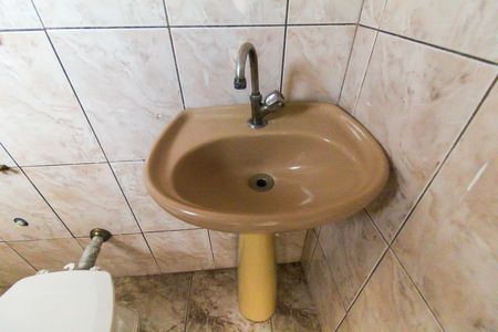 Banheiro  de casa para alugar com 1 quarto, 50m² em Conjunto Residencial José Bonifácio, São Paulo