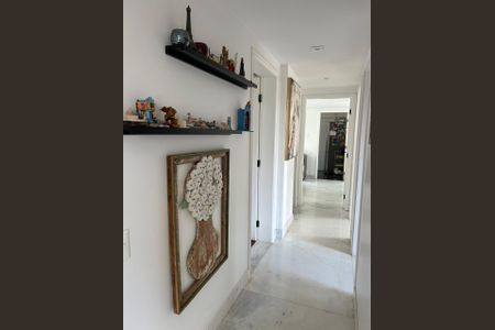 Apartamento à venda com 125m², 4 quartos e 2 vagasCorredor