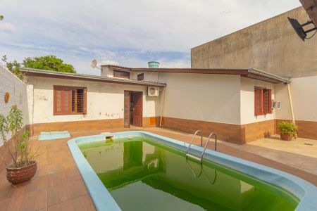 Casa à venda com 60m², 3 quartos e 2 vagasPiscina