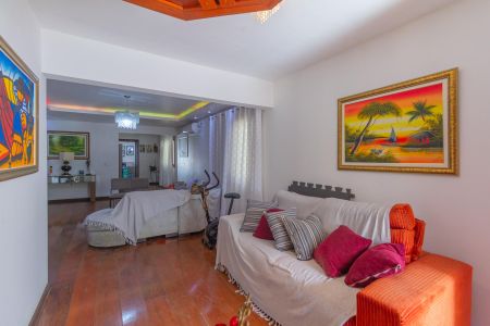 Casa à venda com 60m², 3 quartos e 2 vagasSala