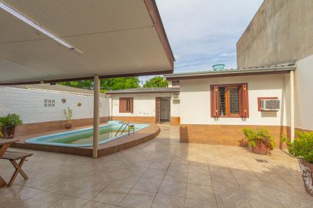 Casa à venda com 60m², 3 quartos e 2 vagasÁrea externa/Fundos